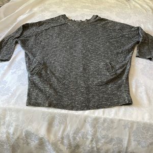 Zara top 3/4 dolman sleeve 2 front pockets piping along front of sleeves Sz S